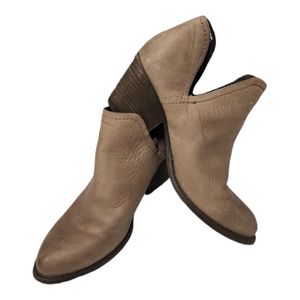 Steve Madden Leather Slip-on Boots in Taupe